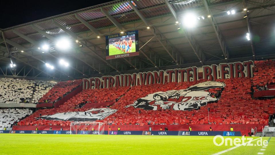 Die SC-Fans träumen vom Titel - und dokumentierten dies mit einer Choreo. Bild: Silas Stein/dpa