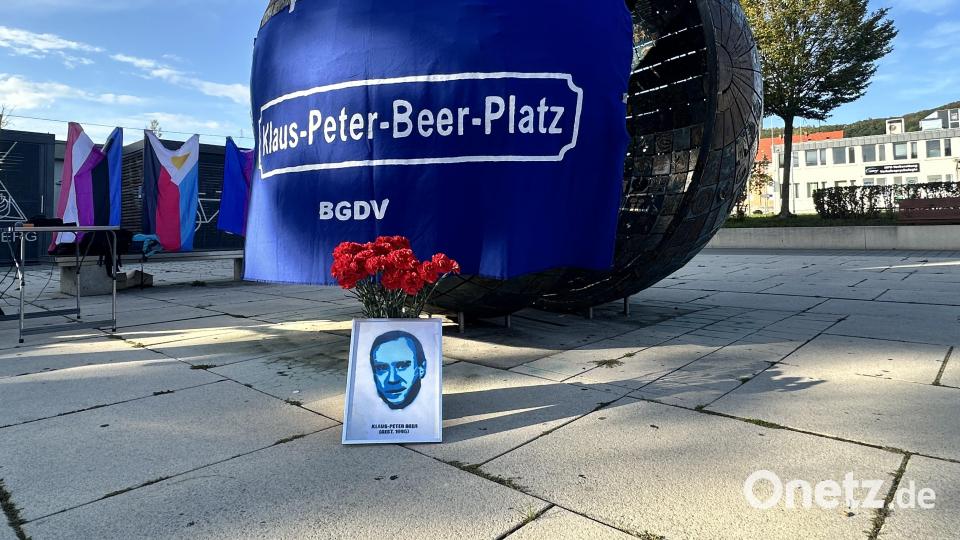 Eine Forderung des Bündnisses: Der „Multifunktionsplatz“ gegenüber dem Bahnhof soll in „Klaus-Peter-Beer-Platz“ umbenannt werden. Archivbild: Stefanie Kraus