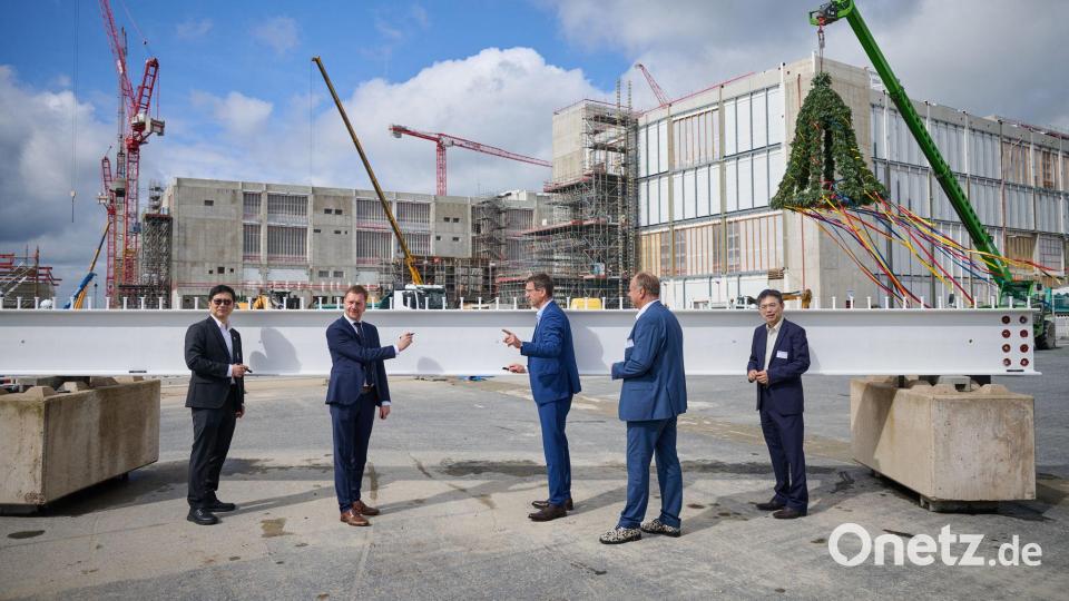 Der Produktionsstart in Desden ist für 2027 geplant. Bild: Robert Michael/dpa