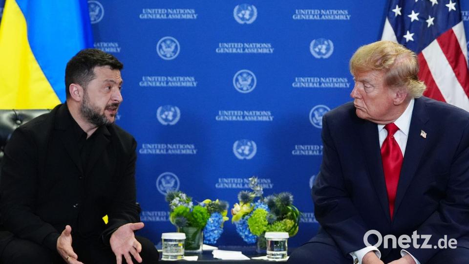 Erhöht der US-Präsident Donald Trump mit einer geringeren Weitergabe von Aufklärungsdaten und einer Starlink-Drosselung den Druck auf den ukrainischen Präsidenten Wolodymyr Selenskyj? (Archivbild) Bild: Julia Demaree Nikhinson/AP/dpa