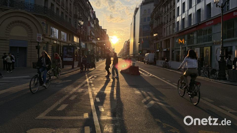 Paris investiert Millionensummen in den Ausbau des Radwegenetzes. (Archivbild) Bild: Rachel Boßmeyer/dpa