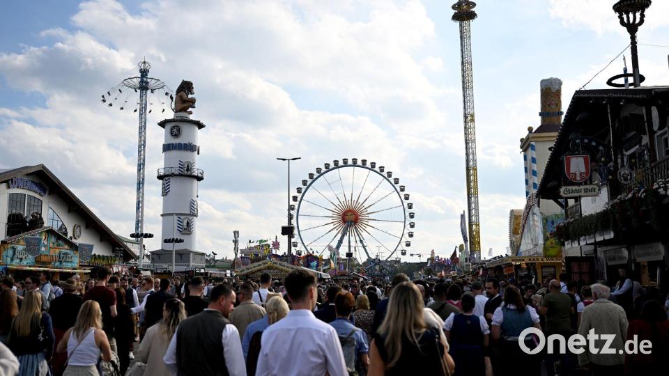 Die Wiesn gehört zur Münchner DNA - entsprechend groß war in den letzten Monaten die Aufregung über den Streit um die Festzelte. (Archivbild) Bild: Felix Hörhager/dpa