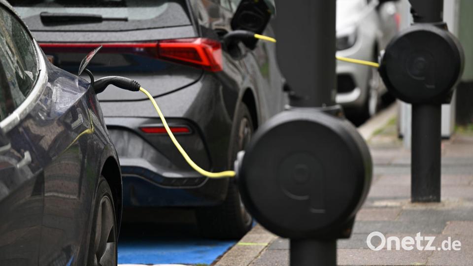 Der Anteil von E-Autos nimmt in Deutschland kontinuierlich zu. (Symbolbild) Bild: Arne Dedert/dpa
