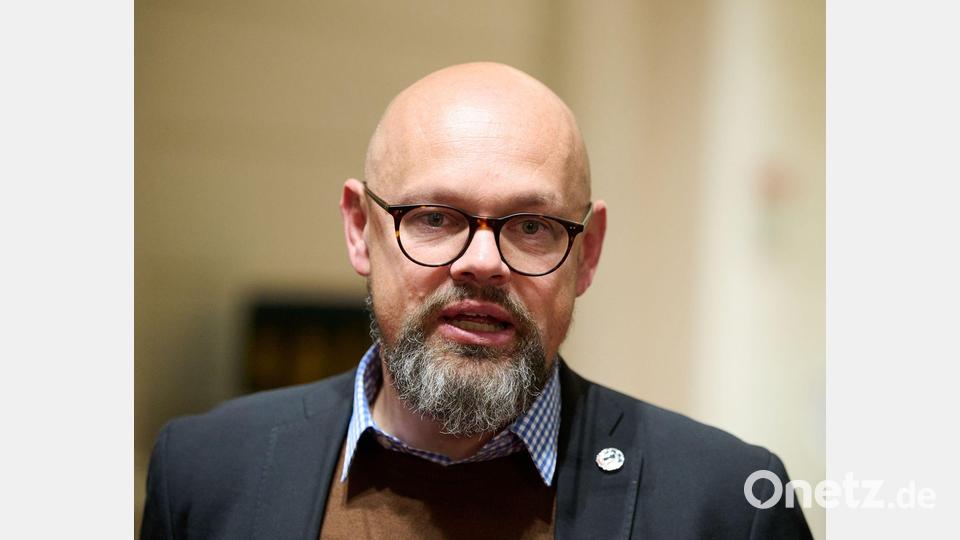 Linke-Fraktionsvorsitzender Tobias Schulze hat ein Treffen des Fraktionsvorstands mit Vanessa Emde in Aussicht gestellt. (Archivfoto) Bild: Soeren Stache/dpa