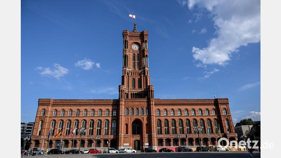 Wer künftig in Berlins Rotem Rathaus regiert, ist derzeit noch offen. (Archivbild) Bild: Britta Pedersen/dpa