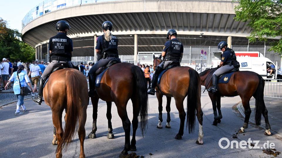 Das Stadtduell wird von einem massiven Polizeiaufgebot begleitet. (Archivbild) Bild: Sven Hoppe/dpa