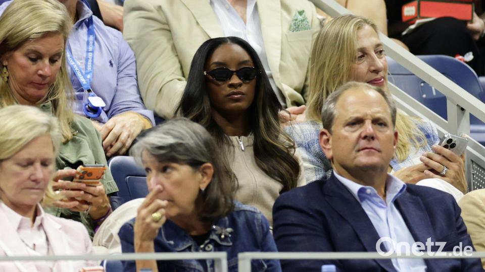 Simone Biles lässt sich auch beim Tennis blicken. (Archivbild) Bild: Adam Hunger/FR110666 AP/AP/dpa