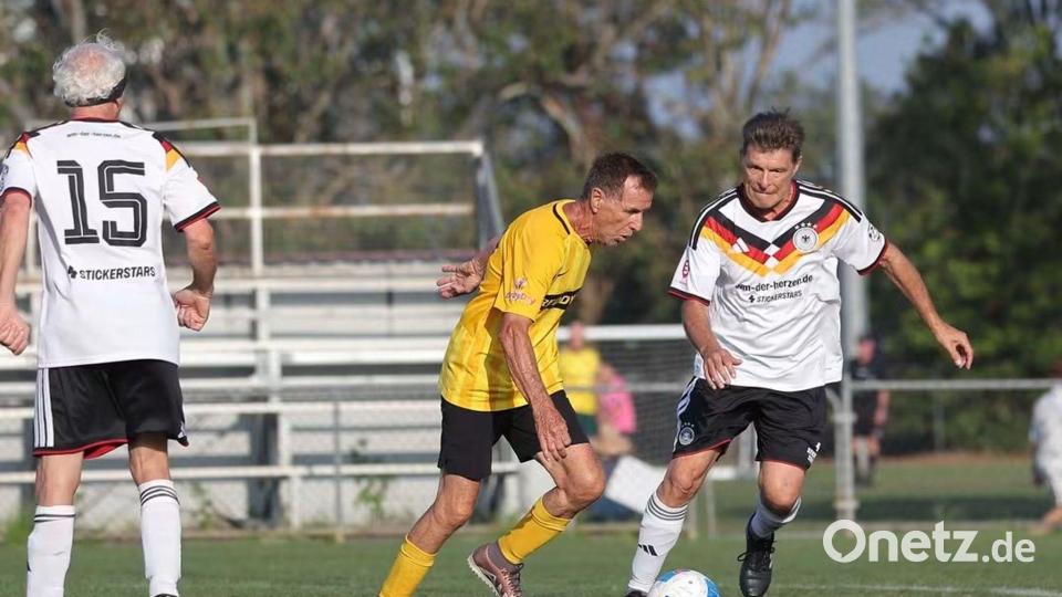 Die deutschen Ü80-Fußballer gewinnen den WM-Titel. Bild: Günter Christmann/Stadion von Redlands United FC/dpa