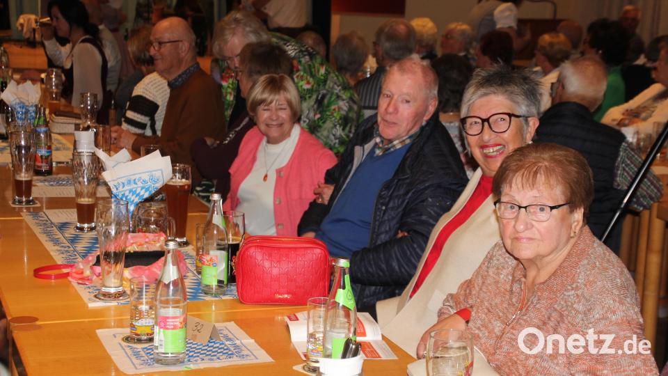 Die Stimmung im Saal des Pfarrheims war super. Bild: Konrad Rosner