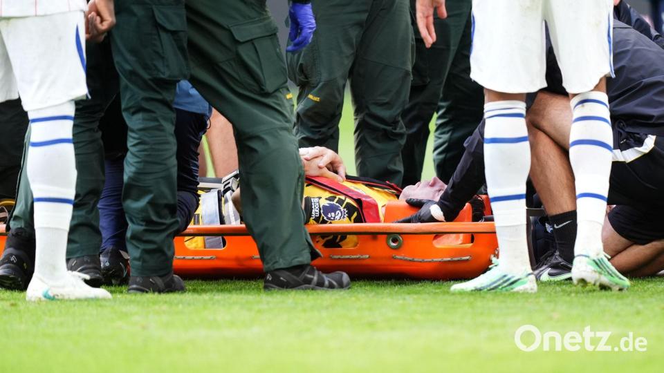 Martínez wurde anschließend direkt ins Krankenhaus gebracht. Bild: Mike Egerton/PA Wire/dpa