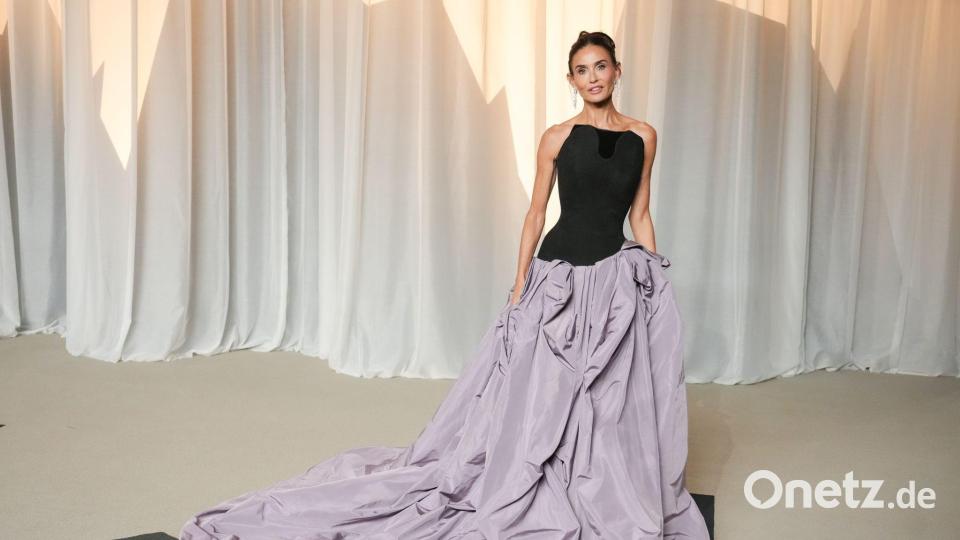 Demi Moore fiel durch ihr elegantes Outfit auf. Bild: Jordan Strauss/Invision/AP/dpa