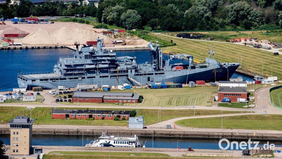 Der Stützpunkt Heppenser Groden in Wilhelmshaven ist der größte der Marine. (Archivbild) Bild: Hauke-Christian Dittrich/dpa