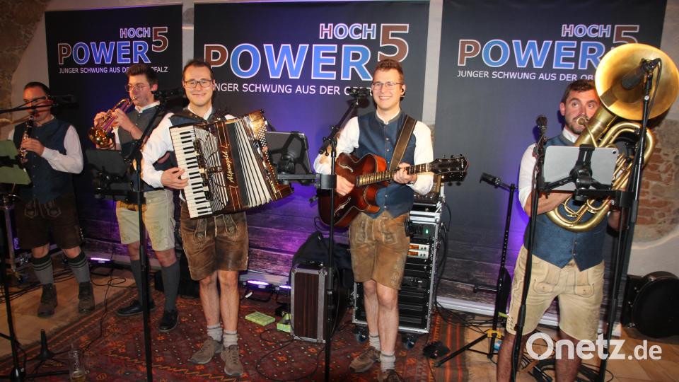 Die fünfköpfige Formation "Power Hoch 5" ließ es in Bärnau so richtig krachen. Bild: Konrad Rosner