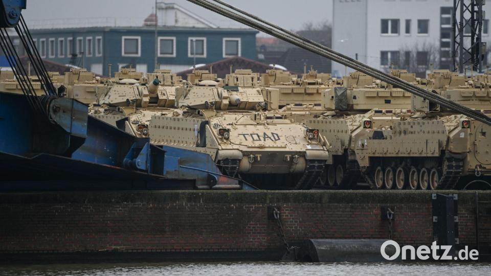 Bremerhaven ist seit Jahrzehnten Nato-Drehkreuz, nun soll der Hafen dafür modernisiert werden. (Archivfoto) Bild: Lars Klemmer/dpa