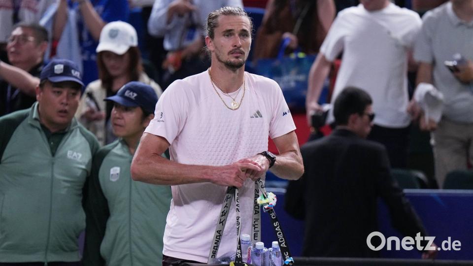 Zverev musste im Halbfinale die Taschen packen und das Turnier in Shanghai verlassen. Bild: Andy Wong/AP/dpa