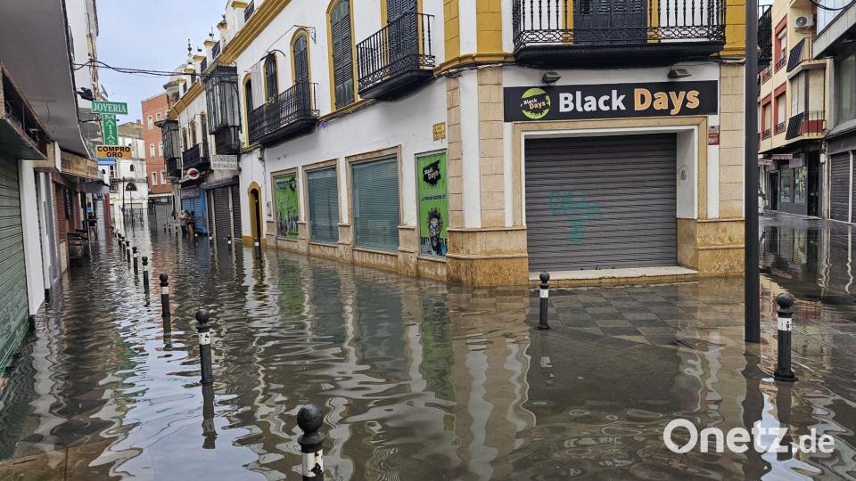 In der Stadt Algeciras setzte das Sturmtief „Adam“ viele Straßen unter Wasser. Bild: Nono Rico / Europa Press/EUROPA PRESS/dpa