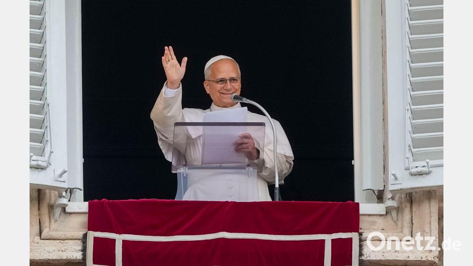 Zehntausende jubelten dem äußerliche fit wirkenden Papst vom Petersplatz aus zu. Bild: Alessandra Tarantino/AP/dpa