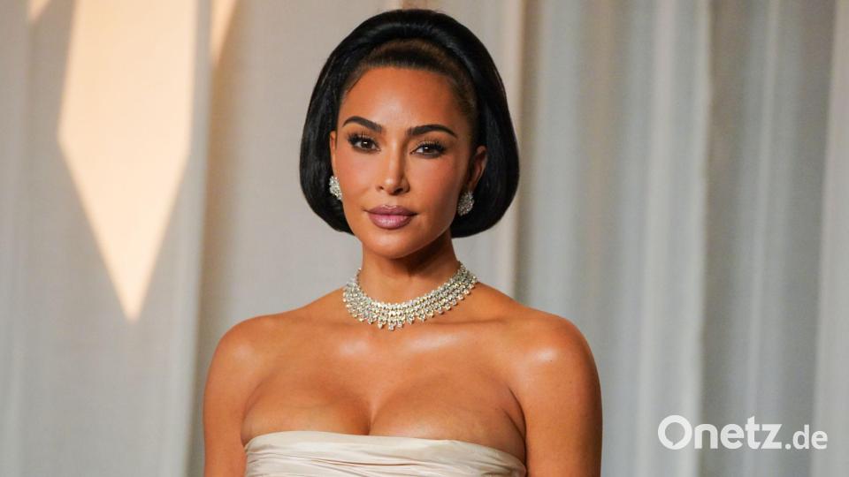 Kim Kardashian war unter Dutzenden Stars, die über den roten Teppich flanierten. Bild: Jordan Strauss/Invision/AP/dpa