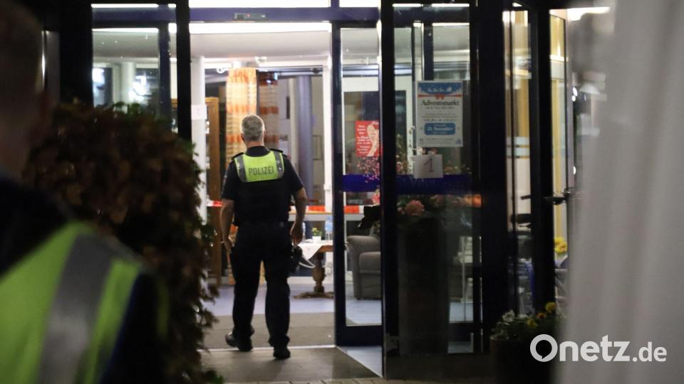 Am Freitagabend war die Polizei mit einem Großaufgebot im Einsatz. Bild: Sascha Thelen/dpa