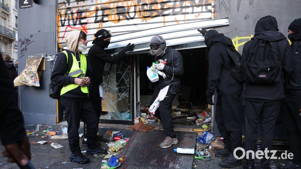 In einigen Städten kam es zu Plünderungen. Bild: Lucy North/PA Wire/dpa