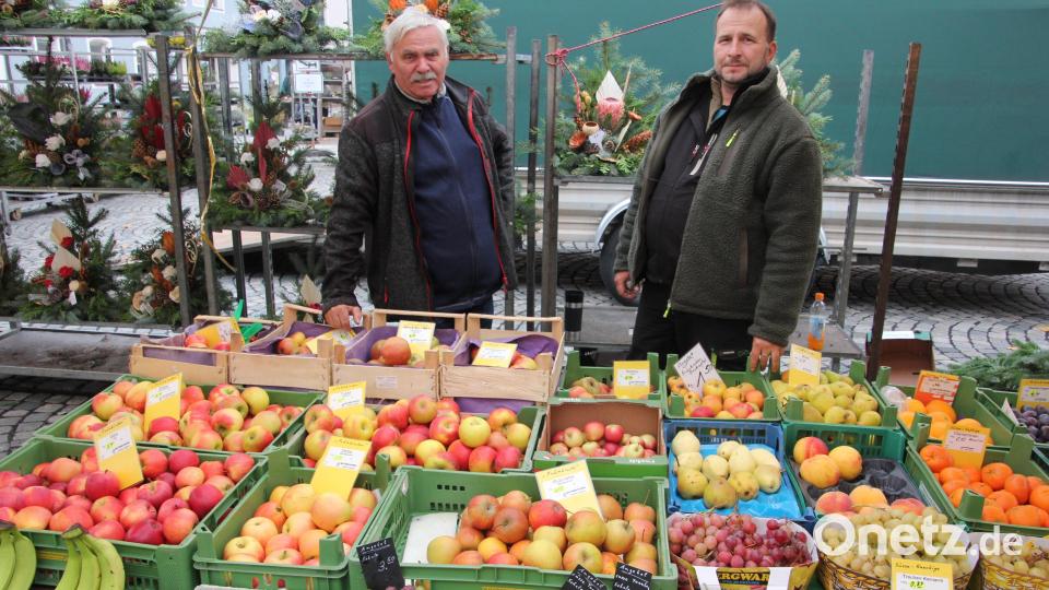 Bei den Zöckleins gab es nicht nur Grabgestecke und Blumen, auch verschiedene Obstsorten gab es. Bild: Konrad Rosner