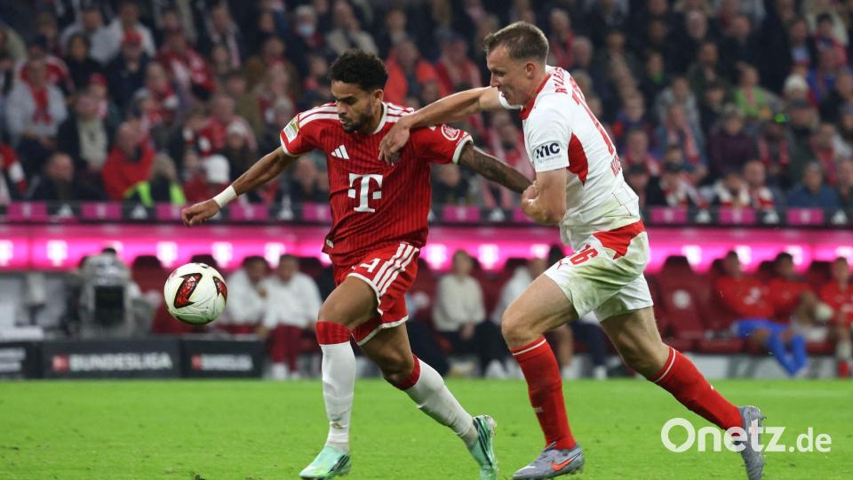 Gegen Bayerns Luis Diaz hatte Leipzigs Ex-Nationalspieler Lukas Klostermann keine Chance. Bild: Karl-Josef Hildenbrand/dpa