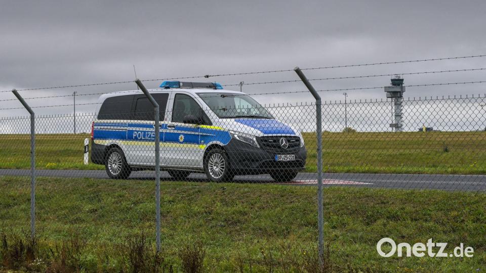 Die Nordpiste war wegen des Polizeieinsatzes gesperrt. Bild: Heiko Rebsch/dpa