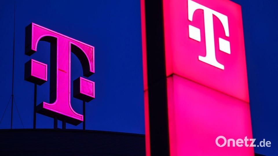Das Telekom-Logo an der Bonner Konzernzentrale - dort ist das Handynetz gut, anderswo gibt es noch Lücken. (Archivbild) Bild: Oliver Berg/dpa