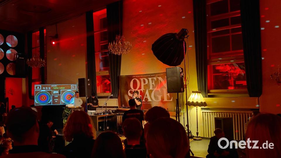„LaZer Loops“ brachte mit seiner Loopstation Abwechslung ins Programm. Bild: Luisa Marie Terme
