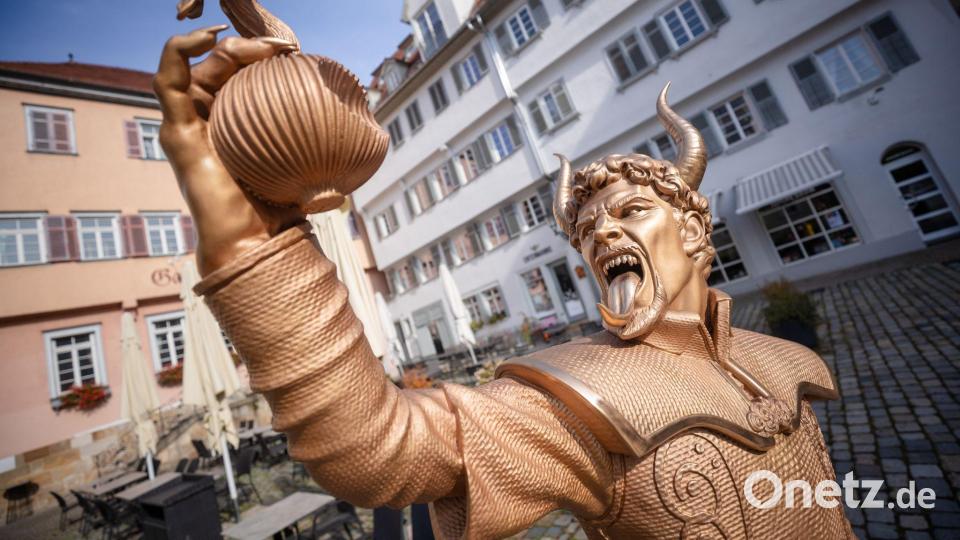 Die Gestalt aus Bronze soll an eine Legende aus der Stadt erinnern. Bild: Christoph Schmidt/dpa