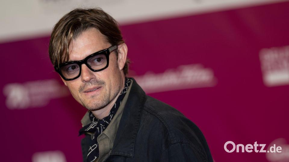 Auch Sam Riley wirkt in der zweiten Staffel mit. (Archivbild) Bild: Sebastian Christoph Gollnow/dpa
