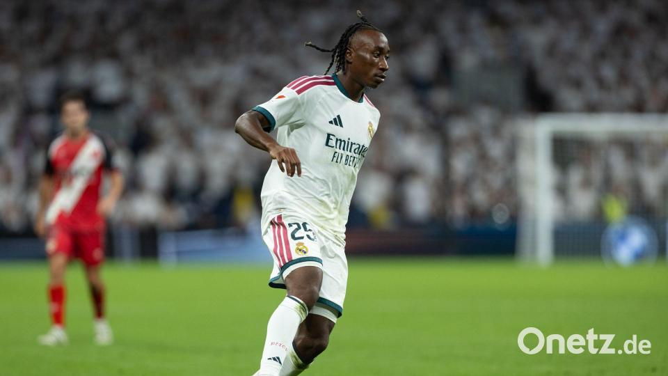 Der ehemalige Leipziger Yan Diomande wird bei Real Madrid immer besser. Hat laut Trainer aber noch einiges zu lernen. (Archivbild) Bild: Ruben Albarran/ZUMA Press Wire/dpa
