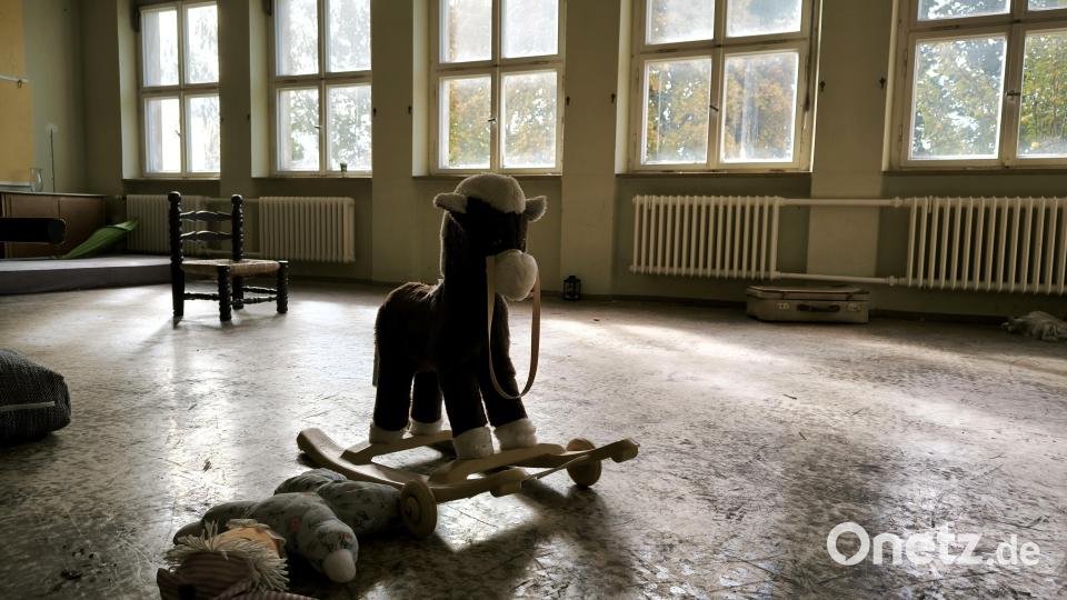 Das Schulhaus in Treffelstein verströmt im Inneren „Lost Place“-Charme. Bild: Corinna Franz, ALE Oberpfalz