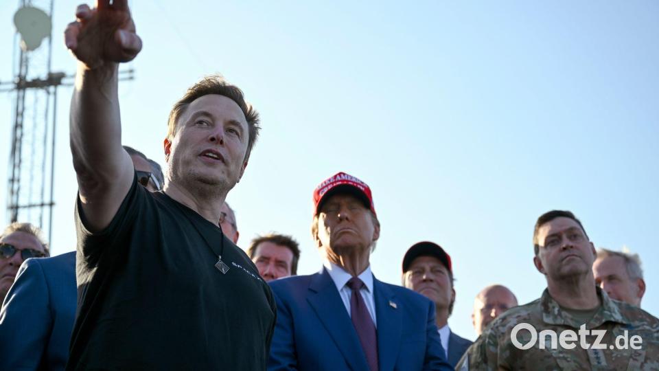 Elon Musk soll die Einschränkungen veranlasst und darüber auch mit Donald Trump gesprochen haben. (Archivbild) Bild: Brandon Bell/Getty Images North America Pool via AP/dpa