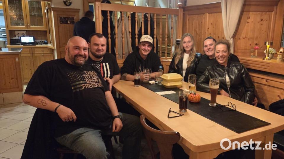 In einer gemütlichen Runde haben Mitglieder der privaten Interessengemeinschaften German Roughhearts und Bavarican Hillbillies die Aktion geplant. Bild: German Roughhearts
