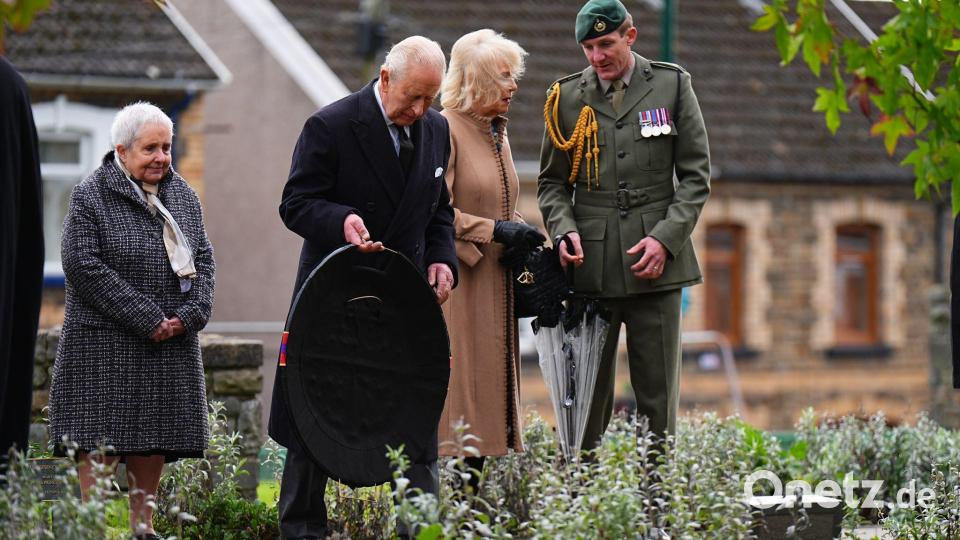 König Charles III. und Königin Camilla gedenken der verheerenden Katastrophe von Aberfan. Bild: Aaron Chown/Press Association/PA Wire/dpa