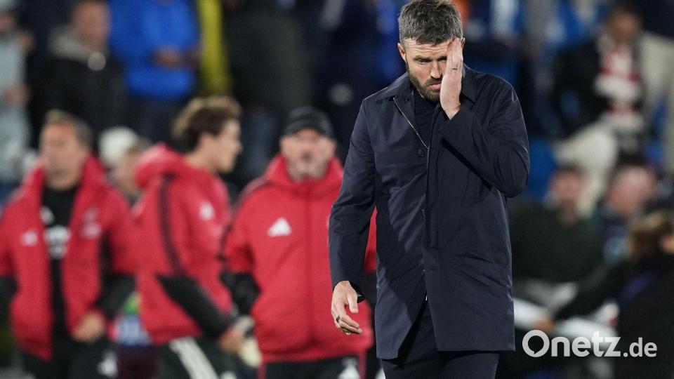 Der Druck auf United-Trainer Michael Carrick wird immer größer Bild: Antonio Calanni/AP/dpa