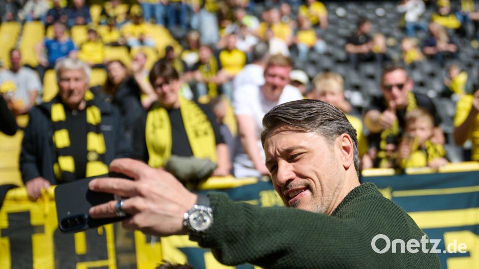 Borussia Dortmund belohnt Fans künftig mit Punkten, wenn sie ihr Handy im Stadion möglichst selten benutzen. (Archivbild) Bild: Bernd Thissen/dpa