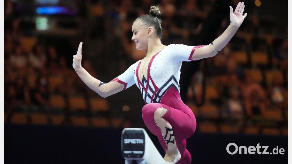 Emma Malewski im langen Anzug. (Archivbild) Bild: Soeren Stache/dpa