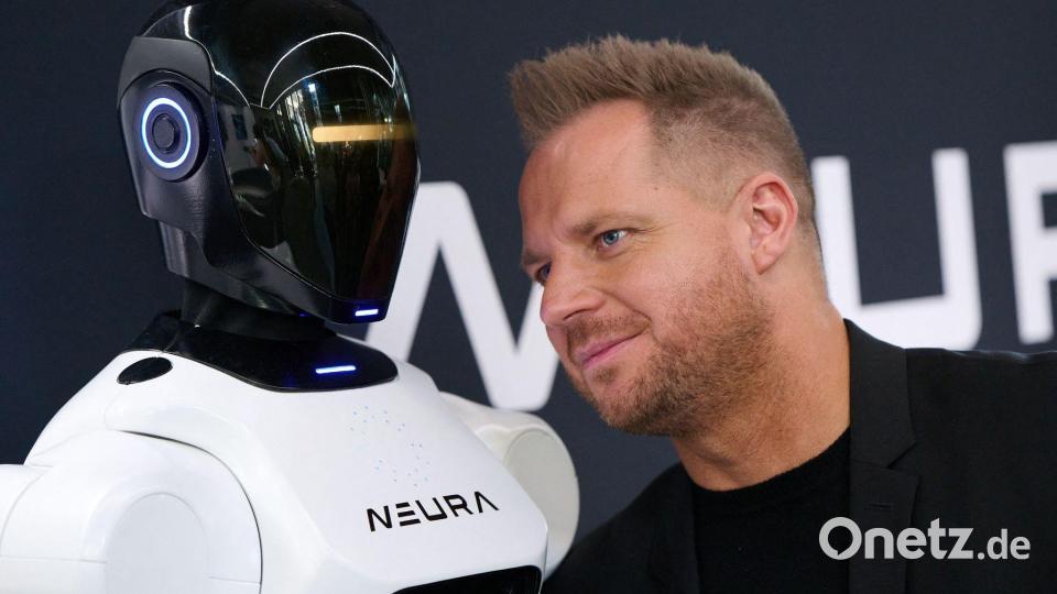 Neura-Chef David Reger sieht im RoboGym „ein Kraftwerk für physische Fähigkeiten“. Bild: Sven Hoppe/dpa