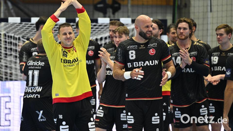 Nebojsa Simic hält den Sieg gegen Plock fest (Archivbild). Bild: Swen Pförtner/dpa