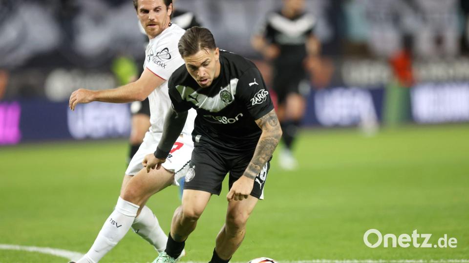 Leverkusens Jonas Hofmann traf in der ersten Halbzeit doppelt. Bild: Uncredited/InTime Sports/AP/dpa