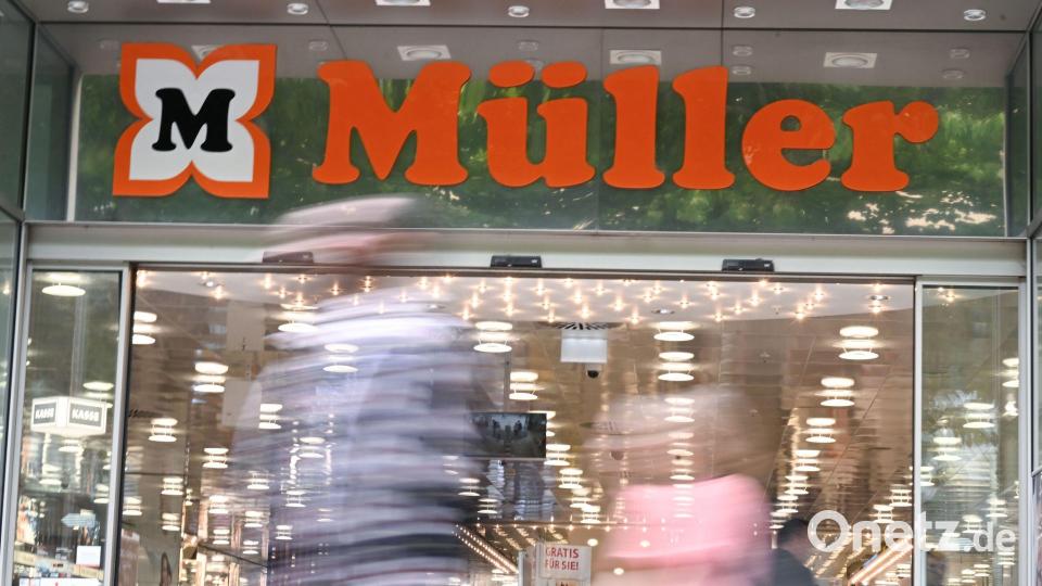 Drogeriemarktkette Müller beschäftigt rund 35.500 Menschen. (Archivbild) Bild: Bernd Weißbrod/dpa