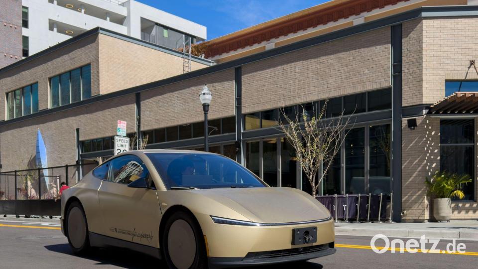 Teslas Cybercab hat weder Lenkrad, noch Pedale. (Archivbild) Bild: Andrej Sokolow/dpa