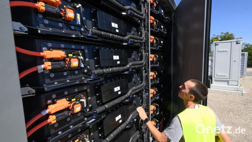 In Deutschland sind in diesem Jahr schon Hunderttausende Batteriespeicher in Betrieb gegangen. (Archivbild) Bild: Hendrik Schmidt/dpa