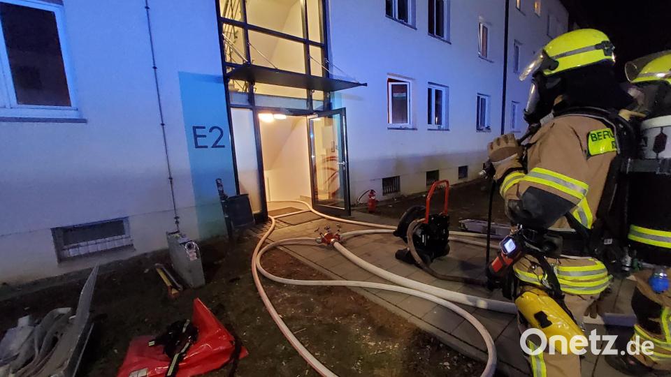 In einem Wohnheim in Regensburg brach Feuer in Küche und Bad aus. Verletzt wurde niemand, die Polizei untersucht Brandursache und Schaden. Bild: Berufsfeuerwehr Regensburg