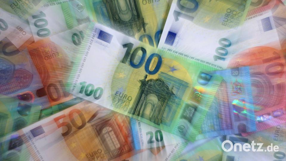 Die bessere Konjunktur spült etwas mehr Geld in die Kassen. (Illustration) Bild: Karl-Josef Hildenbrand/dpa