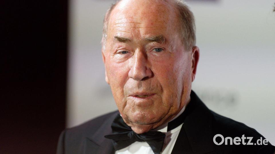 Seit Jahrzehnten leitet Erwin Müller als Inhaber und Geschäftsführer die Geschicke der Drogeriemarktkette Müller. (Archivbild) Bild: Henning Kaiser/dpa