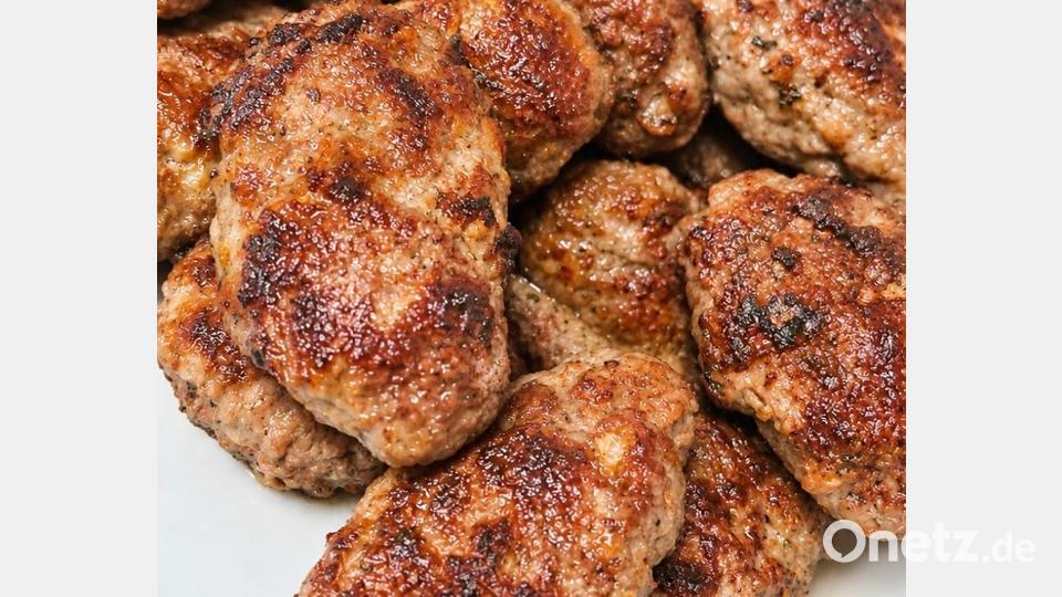 Köfte heißt die türkische Variante der bayerischen Fleischpflanzerl. Bild: Aysel Özdemir