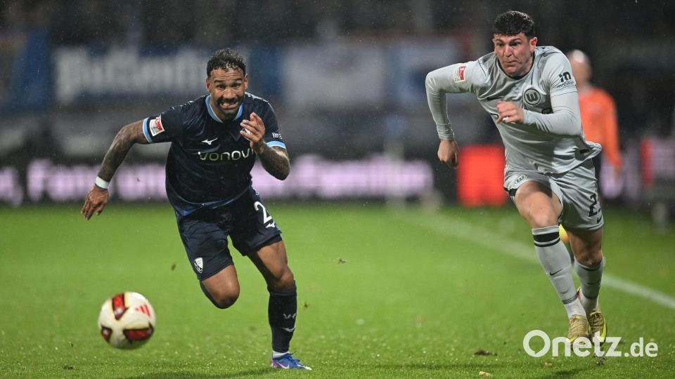 Sean Klaiber (l) sorgt für den Punktgewinn der Bochumer. Bild: Fabian Strauch/dpa